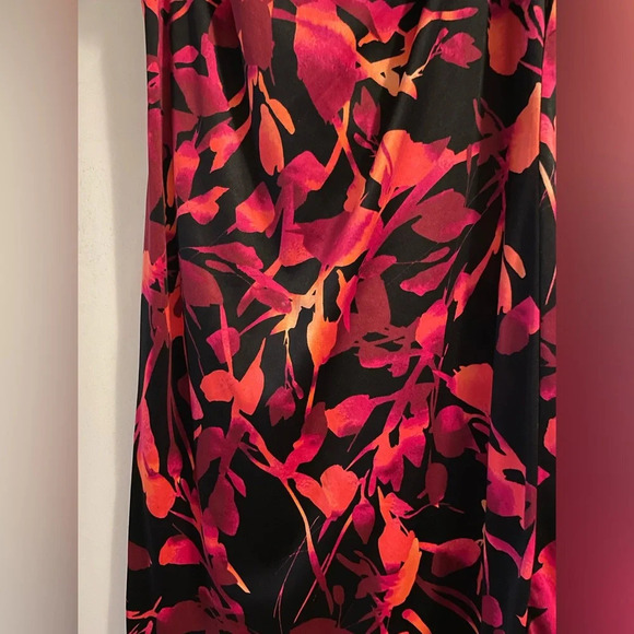SLNY Vibrant Red Orange Floral Sheath Dress Black Velvet Burnout Overlay Size 6 - Picture 13 of 13
